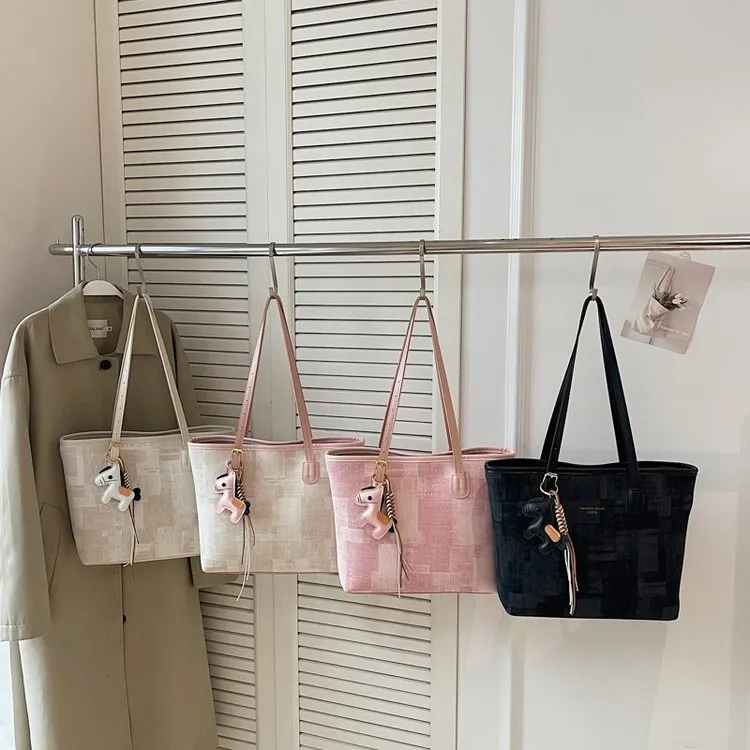 Tas Selempang Wanita Bahan PU Sintetis Tekstur Halus Grosir