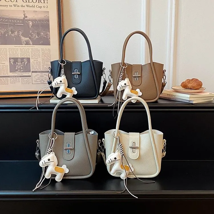 Tas Selempang Wanita Bahan PU Sintetis Tekstur Halus Grosir