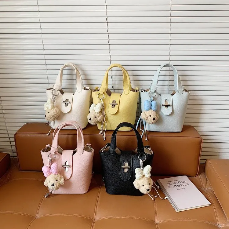 Tas Selempang Wanita Bahan PU Sintetis Tekstur Halus Grosir
