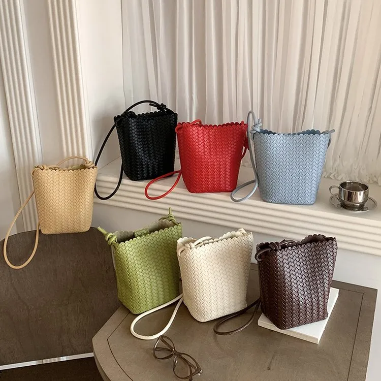 Tas Selempang Wanita Bahan PU Sintetis Tekstur Halus Grosir