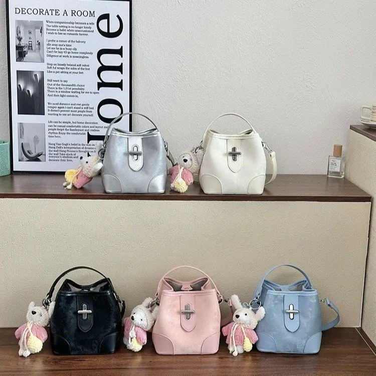 Tas Selempang Wanita Bahan PU Sintetis Tekstur Halus Grosir